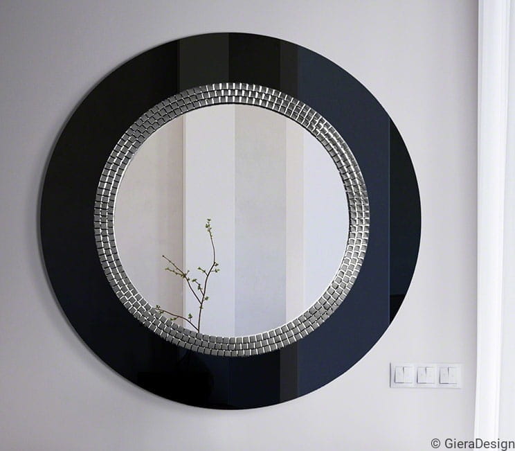 Eleganckie okrągłe lustro w szerokiej czarnej ramie ze szkła lacobel, zdobione trzema rzędami drobnej srebrnej mozaiki, Elegance - GieraDesign