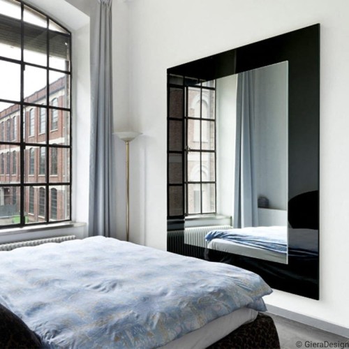 Lustro Modern SQ Black - lustro prostokątne w czarnej ramie ze szkła lacobel, aranżacja w nowoczesnej sypialni - GieraDesign