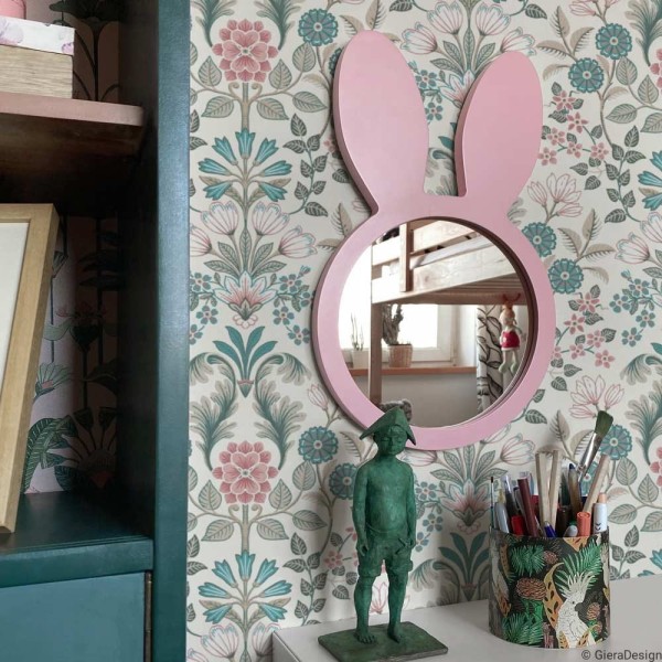 Lustro Bunny różowe do pokoju dziecięcego króliczek zawieszony nad biurkiem GieraDesign