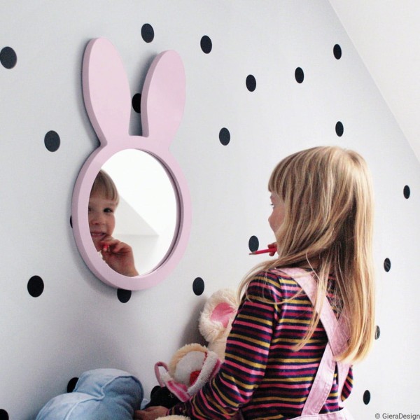 Urocze różowe lusterko w kształcie króliczka, aranżacja w pokoju dziecięcym, GieraDesign.