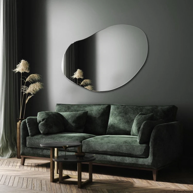Lustro asymetryczne Plama no.3 w salonie nad sofą. GieraDesign