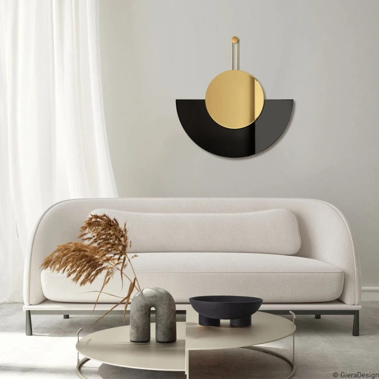 Lustro Sign Inco złoto czarne  w nowoczesnym salonie — GieraDesign