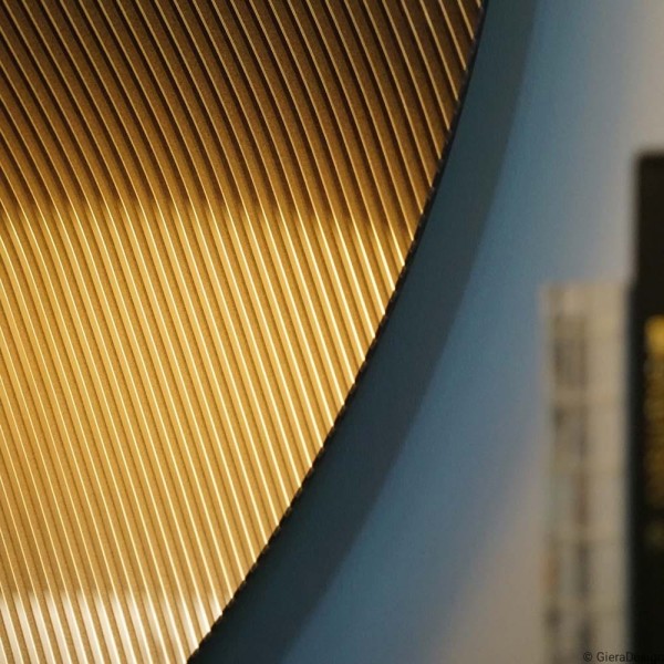 Zbliżenie na lustro Venus z kolekcji Cosmic. GieraDesign