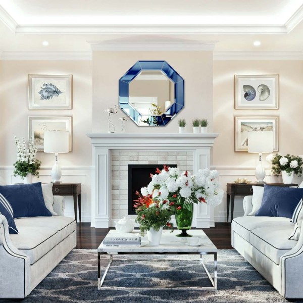 Lustro Cristal Octagon niebieskie w salonie w stylu Hampton. GieraDesign