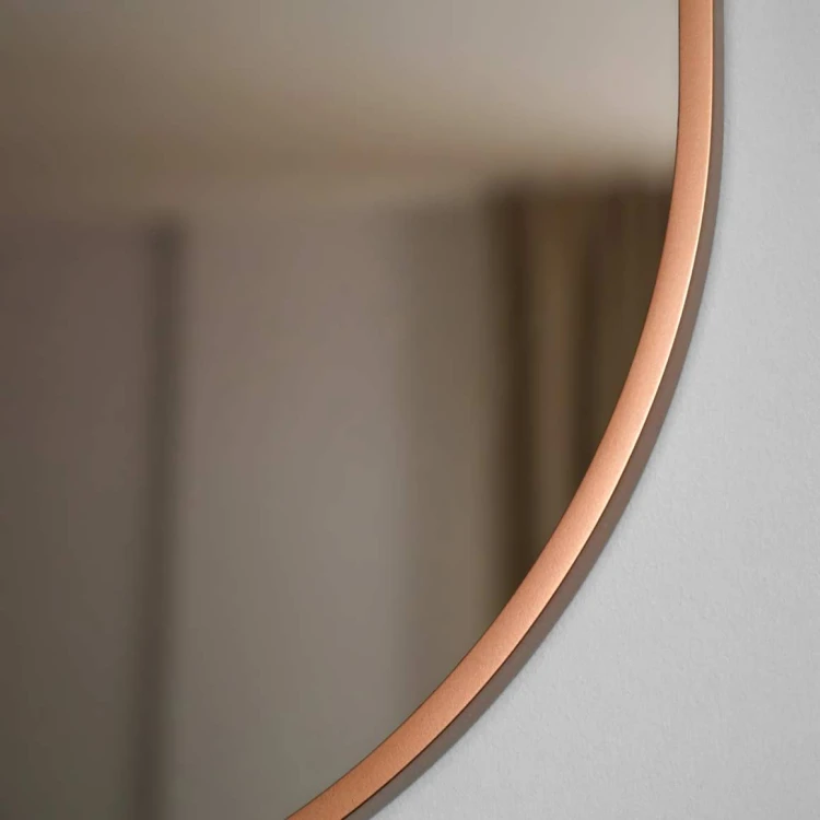 Lustro Ambient Slim rama miedziana zbliżenie na ramę. GieraDesign