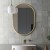 Lustro Ambient ze złotą ramą w nowoczesnej łazience mid century modern. GieraDesign