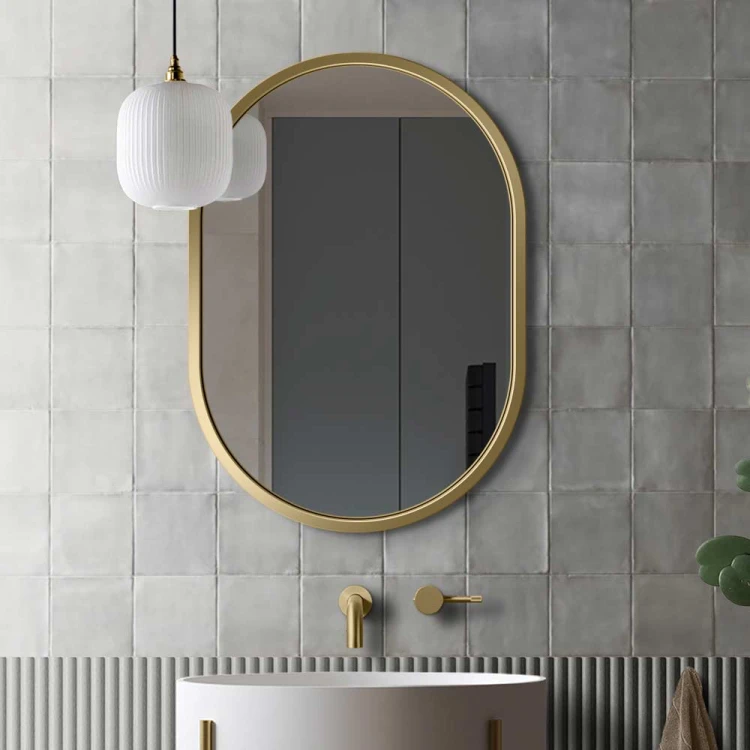 Lustro Ambient ze złotą ramą w nowoczesnej łazience mid century modern. GieraDesign