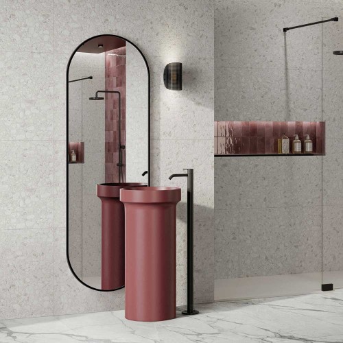 Lustro Ambient Slim w czarnej ramie owalne do łazienki, długie w nowoczesnej łazience. GieraDesign