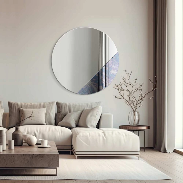 Okrągłe dekoracyjne lustro Sunset antique w nowoczesnym salonie. GieraDesign