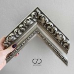 Lustro w ramie Aria – srebrnej stylowej 