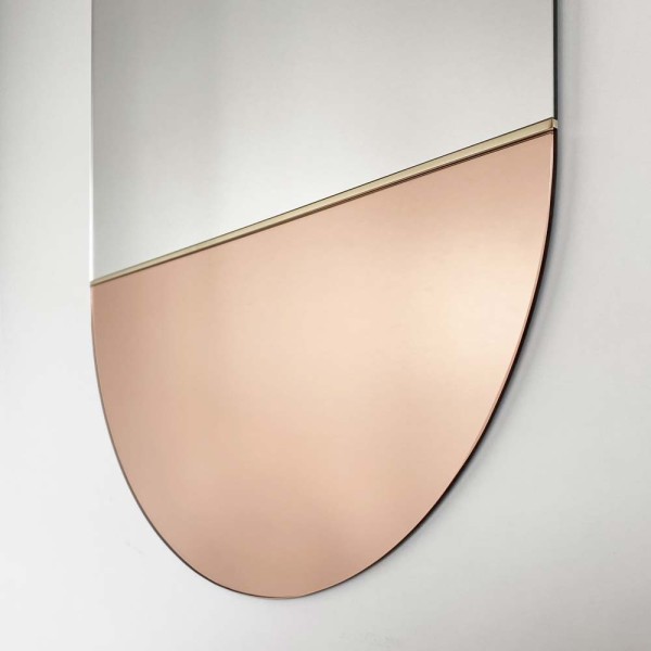 Zbliżenie na dekor lustra Novi w kolorze miedzianym. GieraDesign