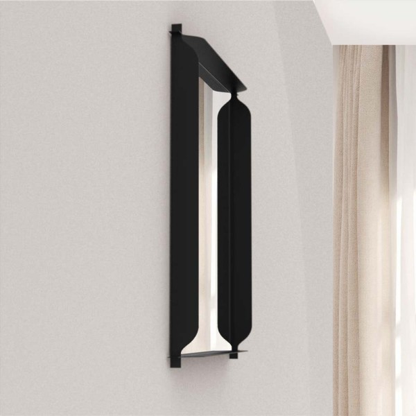 Zbliżenie na prostokątne lustro Monda Flo w czarnej ramie wykonanej z lakierowanego metalu.