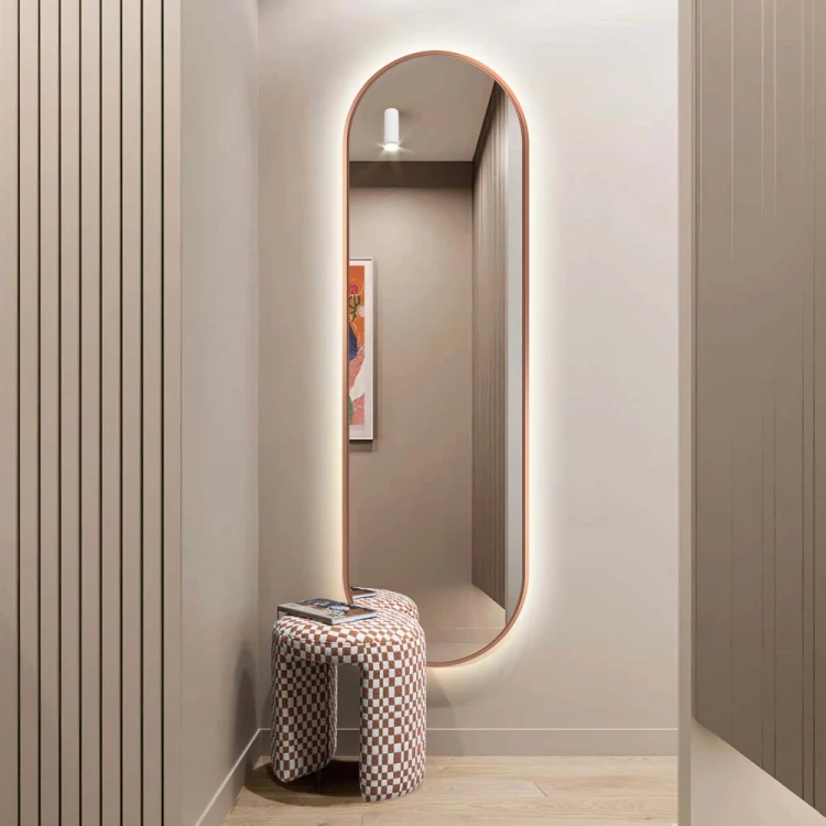 Lustro Ambient Slim miedziane korytarzowe LED zawieszone w przedpokoju. GieraDesign