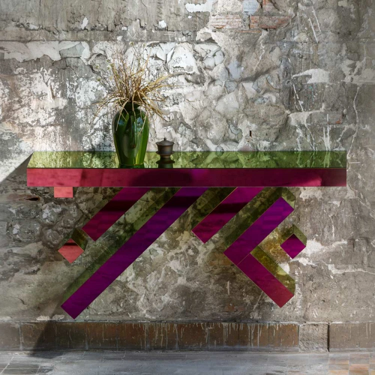 Konsola lustrzana Espace wykonana z tęczowego lustra. GieraDesign