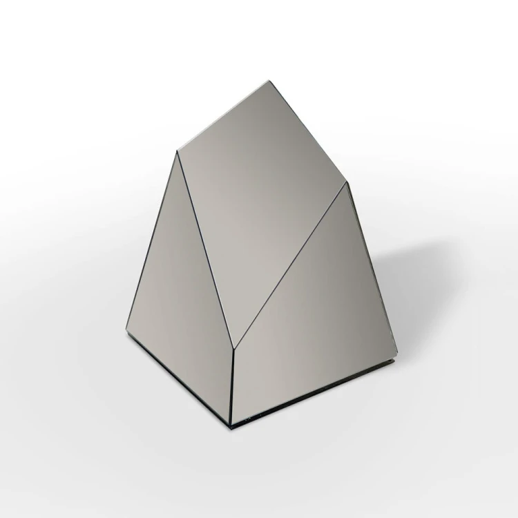 Widok 3d bryły lustrzanej Sky na białym tle, GieraDesign.