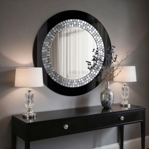 Duże lustro glamour czarne ze srebrną mozaiką nad komodą. GieraDesign