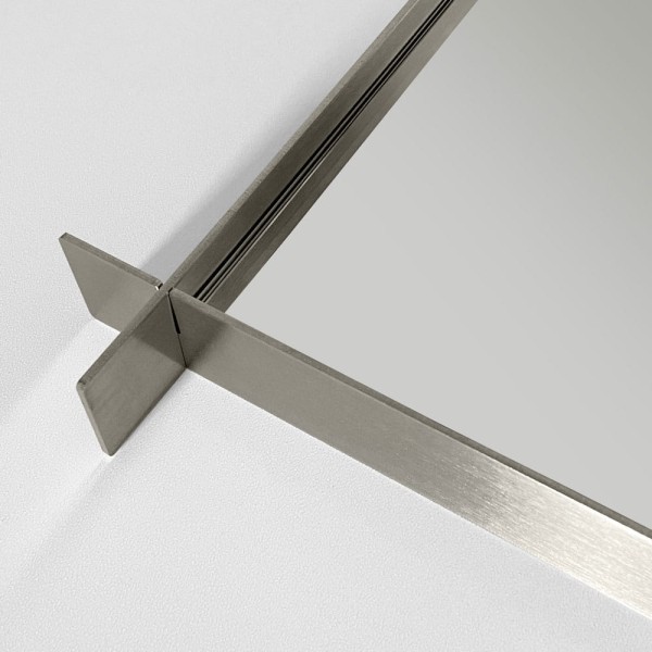 Zbliżenie na stalowa ramę lustra Monda slim, GieraDesign.