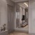 Duże lustro dekoracyjne z fazowaną ramą Adena, w sypialni glamour. GieraDesign