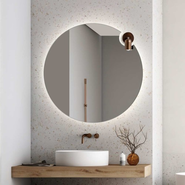 Lustro łazienkowe okrągłe Pico podświetlane z wycięciem na kinkiet. Lustro zawieszone w łazience nad umywalką. GieraDesign