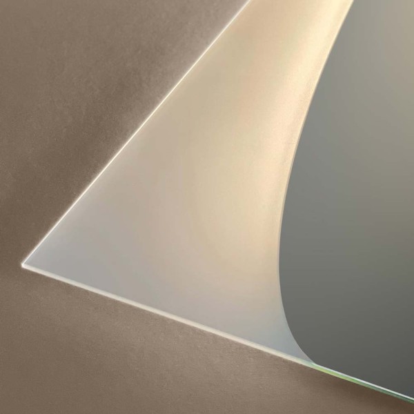 Zbliżenie na fragment lustra podświetlanego Between Sand | GieraDesign