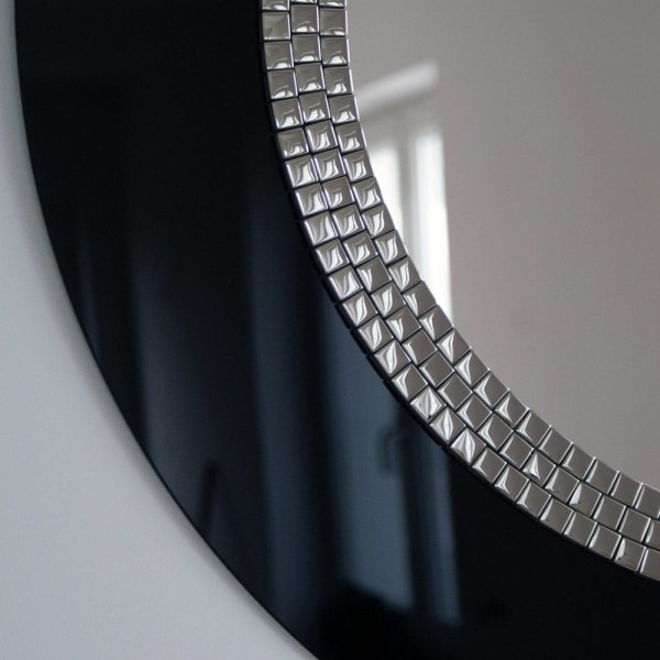 Rama lustra Elegance  - wykonana z czarnego szkła lacobel, zdobiona trzema rzędami drobnej srebrnej mozaiki, GieraDesign.jpg