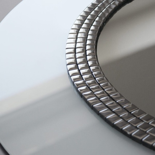 Rama lustra Elegance z białego szkła lacobel, zdobionego trzema rzędami drobnej srebrnej mozaiki. GieraDesign.jpg