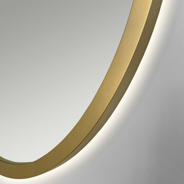 Lustro owalne Ambient  zbliżenie na podświetlaną złotą ramę. GieraDesign