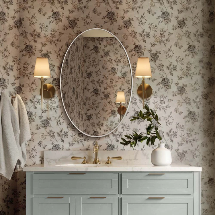 Lustro Scandi Slim owalne białe w uroczej łazience w stylu grandmillenial GieraDesign