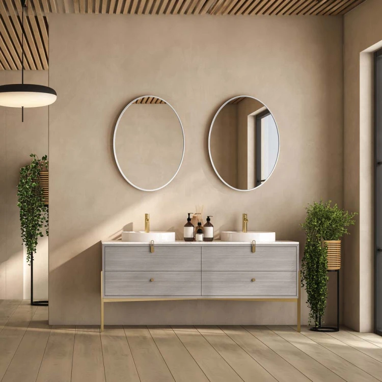 Lustro Scandi Slim owalne białe dwa lustra nad podwójną umywalką w nowoczesnej beżowej łazience. GieraDesign