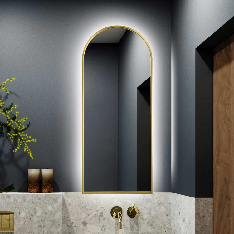 Lustro Portal - złote półowalne podświetlane w łazience. GieraDesign