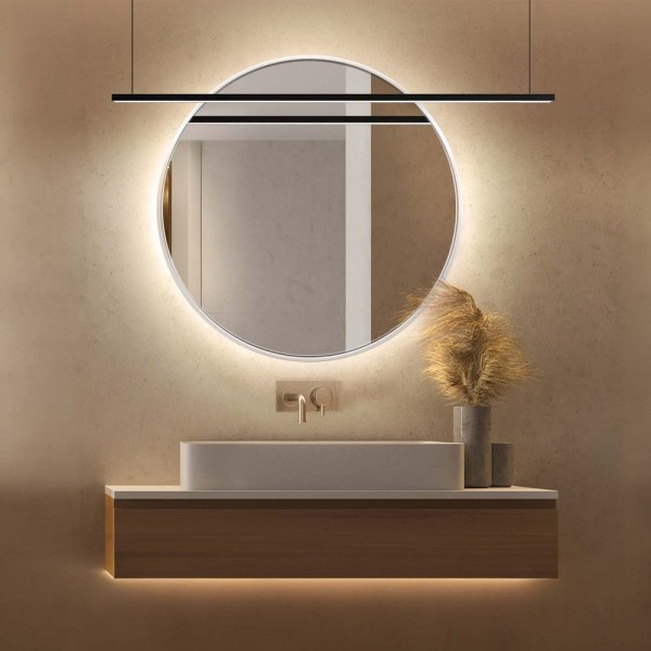 Lustro Scandi Slim białe LED w przytulnej łazience. GieraDesign
