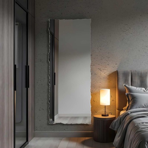 Lustro Era prostokątne łupane w loftowej sypialni. GieraDesign