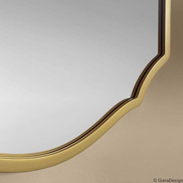 Zbliżenie na ramę lustra Grand Amis od GieraDesign