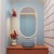 Owalne lustro w białej ramie Ambient, aranżacja w nowoczesnej łazience w odcieniach błękitu i terakoty
