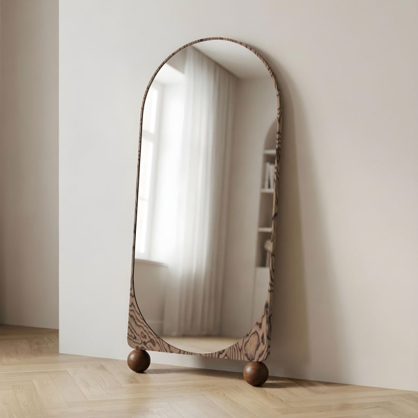 Lustro łukowe stojące na kulach, fornirowane czeczotem. GieraDesign
