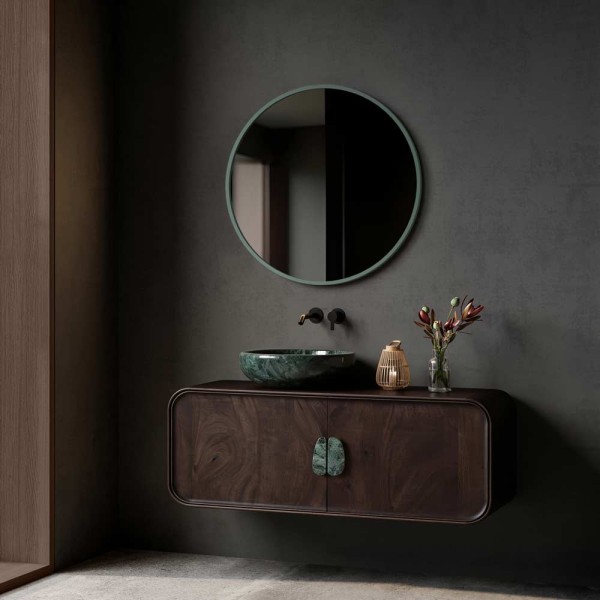 Lustro Scandi okrągłe w ramie w kolorze RAL 6013 w ciemnej, nowoczesnej łazience, GieraDesign.