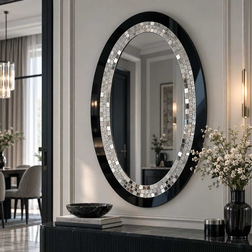 Duże owalne lustro w stylu glamour nad komodą w salonie glamour. GieraDesign