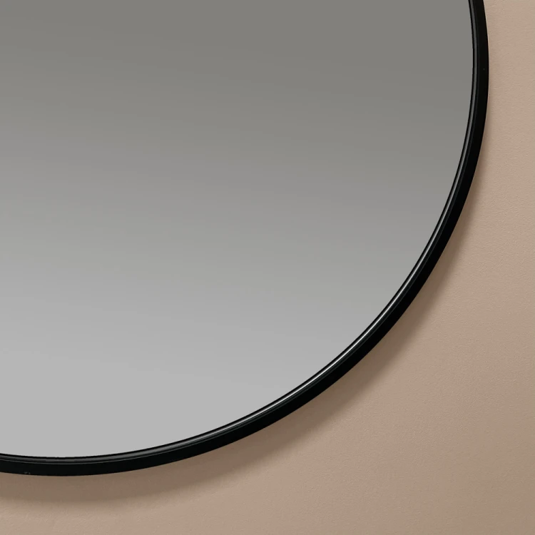 Lustro Scandi Slim - czarne okrągłe łazienkowe, zbliżenie na ramę, GieraDesign