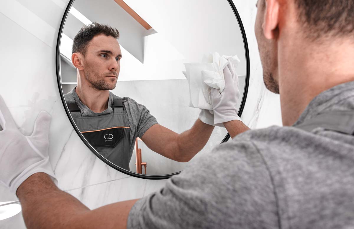 How and What to Use to Clean Mirrors Properly