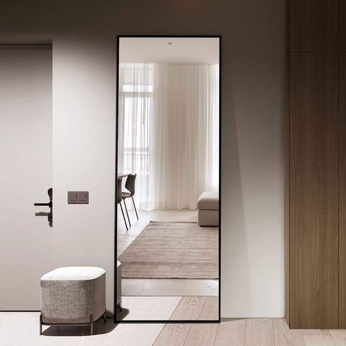 Stojace lustro VERTE w nowoczesnym przedpokoju