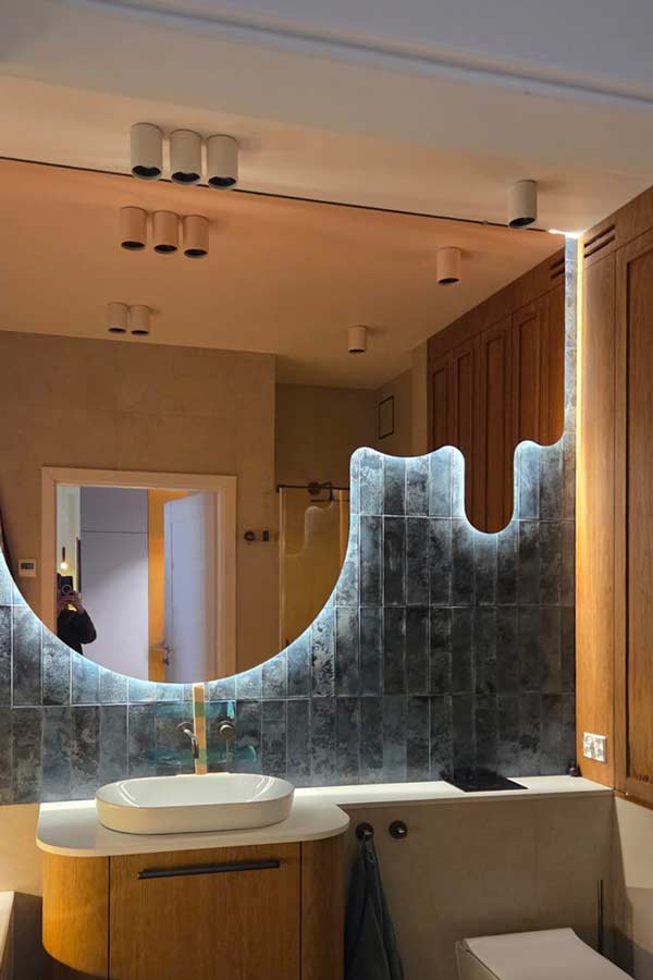 Lustro podświetlane na wymiar wykonane z miedzianej tafli. GieraDesign