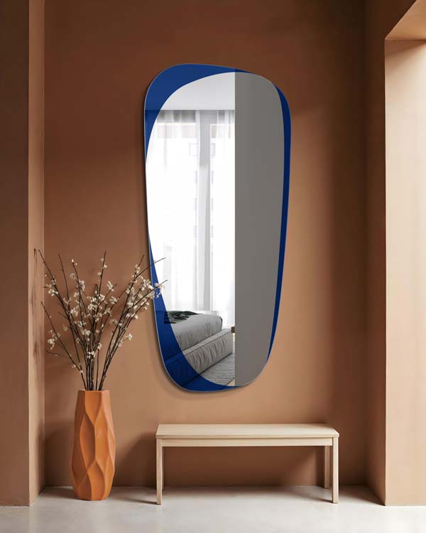 Isle Elong - nieregularne podłużne lustro do przedpokoju