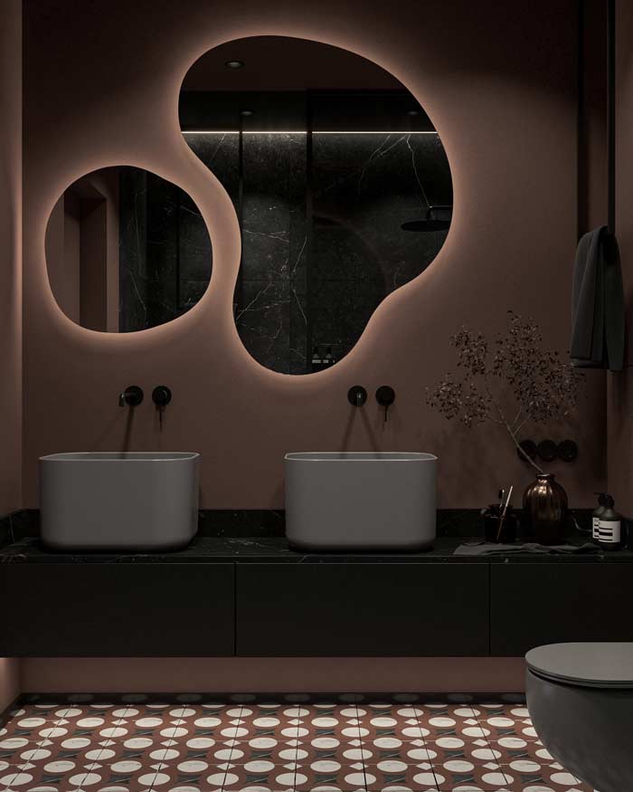 Dwa organiczne lustra LED w łazience w stylu mid century modern retro z geometryczną posadzką